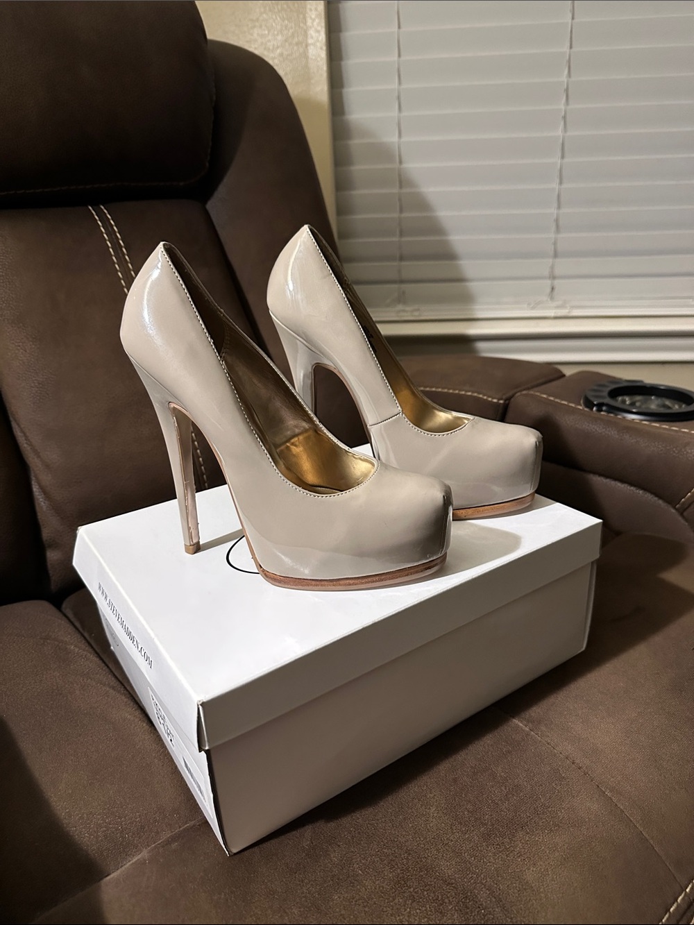 Steve Madden Classic Women's Taupe/Nude Platform High Heels- NEVER WORN